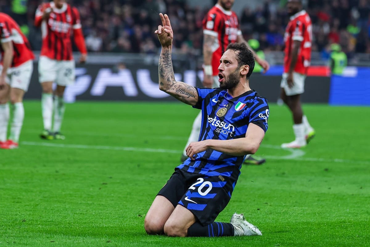 Hakan Calhanoglu - Foto Fabrizio Carabelli / IPA Sport / IPA