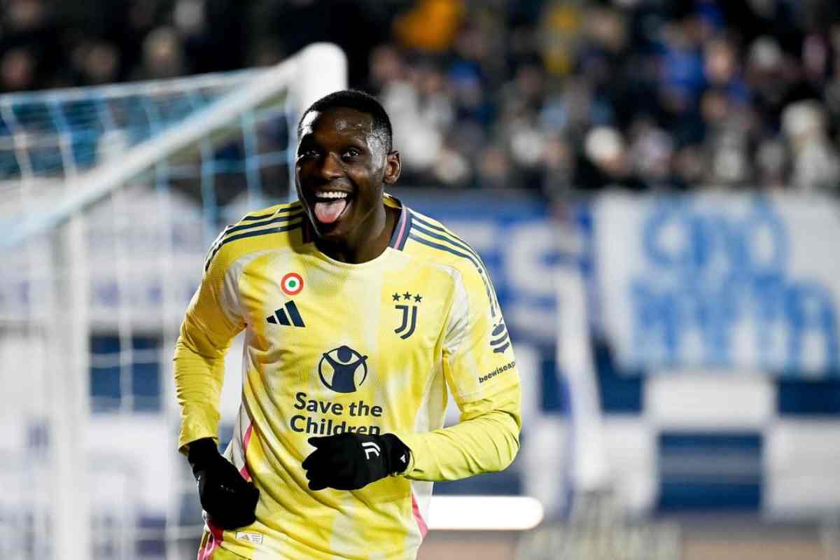 Randal Kolo Muani esulta dopo un gol con la Juve