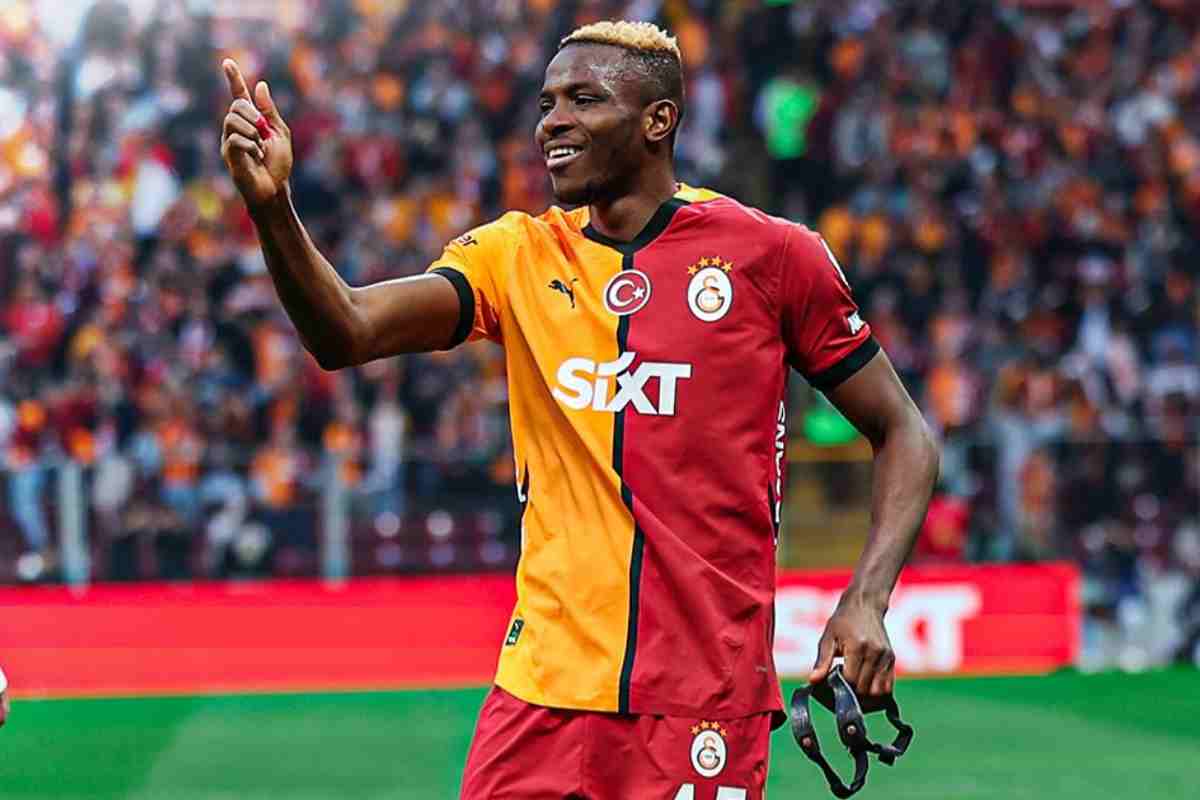 Victor Osimhen in campo con il Galatasaray