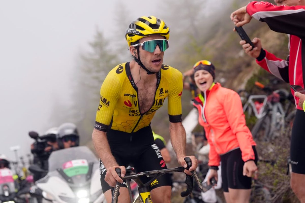 Simon Yates vince la maglia rosa al Giro d'Italia 2025