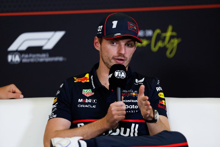 F1, Russell punge Verstappen
