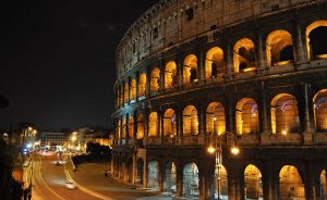 Roma, striscione contro Zaniolo al Colosseo: “Traditore, me**a senza onore!” (FOTO)