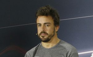 F1, Alonso “consola” Hamilton: “Senza macchina non si vince, benvenuto nel mio mondo”