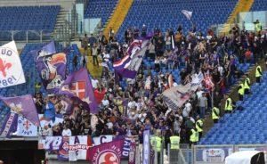 Fiorentina Juventus 2 0, giro di campo con il volto di Astori sulle maglie (FOTO)