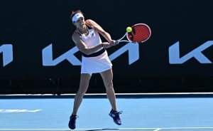 Australian Open 2022: Cornet elimina Halep e vola ai quarti, sfiderà Collins