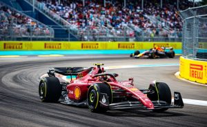 F1 GP Spagna, problemi per Sainz: Ferrari viola coprifuoco e sostituisce telaio