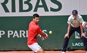 Roland Garros 2022: 6 3 6 3 6 2 tra Djokovic e Bedene, il serbo accede agli ottavi dello slam parigino