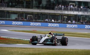 GP Gran Bretagna, Hamilton: “La macchina rimbalza ancora molto, ma piccolo passo avanti rispetto a prima”