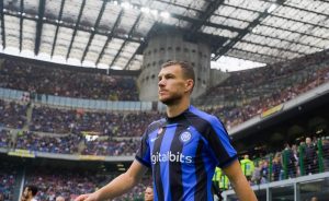 Inter, preoccupano le condizioni di Dzeko. Il ct della Bosnia: “Edin out contro l’Islanda per un problema alla schiena”