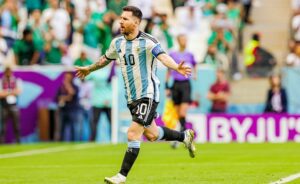 Messi e Martinez show, l’Argentina va ai quarti col brivido. L’Australia sfiora la rimonta
