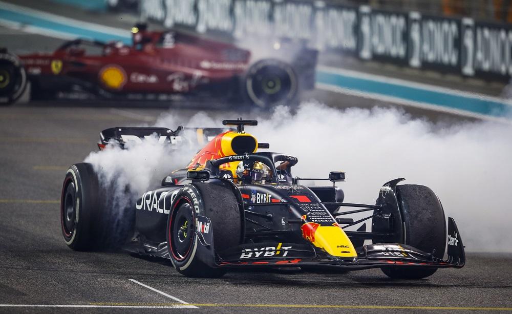 F1, GP Abu Dhabi 2022: donuts celebrativi per Vettel, Verstappen e Leclerc