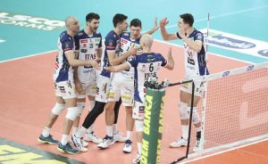 Volley, Mondiale per Club maschile 2022: buona la prima per Trento, sconfitto 3 1 il Paykan