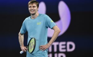 Atp Montpellier: Bublik perde la testa e spacca tre racchette di fila (VIDEO) Atp Montpellier: Bublik perde la testa e spacca tre racchette di fila (VIDEO)
