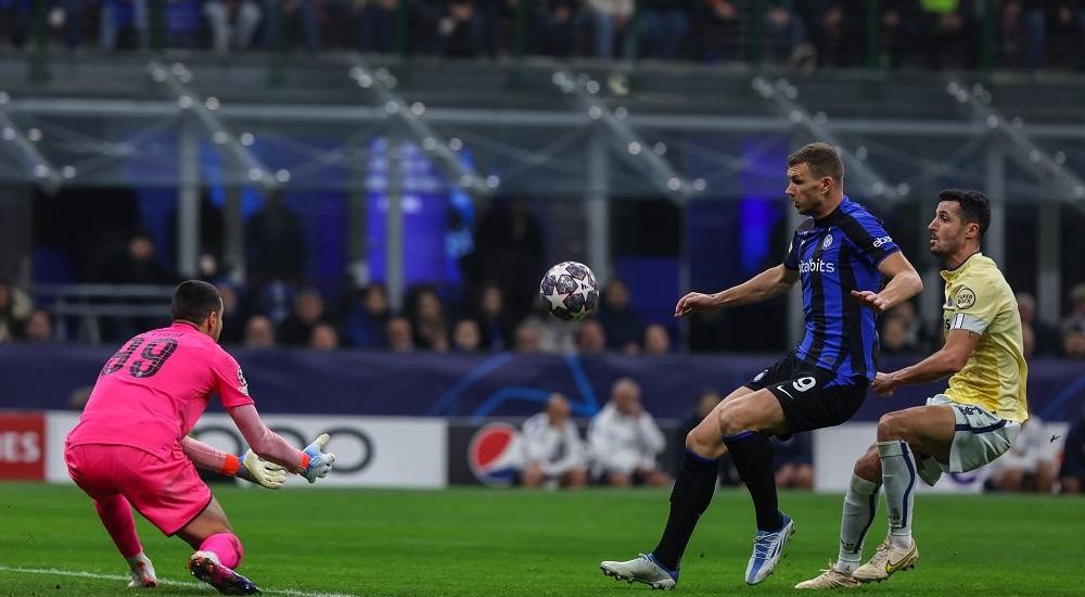 Edin Dzeko e Diogo Costa