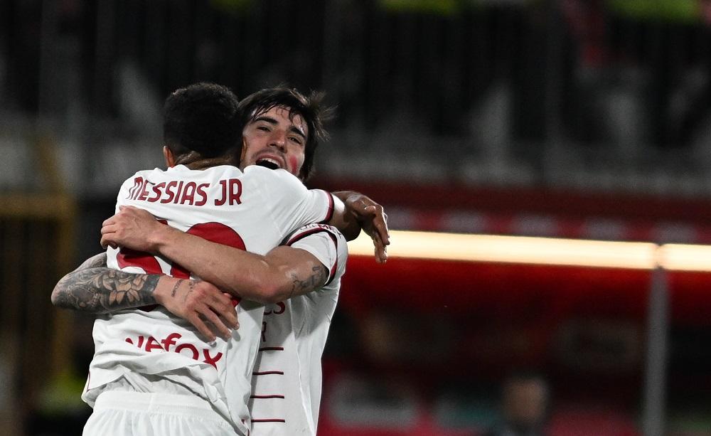 Junior Messias e Sandro Tonali Milan