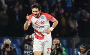 Napoli, dalla Francia: rinnovo fino al 2028 per Kvaratskhelia con aumento dell’ingaggio Napoli, dalla Francia: rinnovo fino al 2028 per Kvaratskhelia con aumento dell’ingaggio