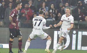 MOVIOLA – Monza Bologna, gol Ferguson annullato per fallo di Zirkzee: Pezzuto vede male, Var non interviene MOVIOLA – Monza Bologna, gol Ferguson annullato per fallo di Zirkzee: Pezzuto vede male, Var non interviene
