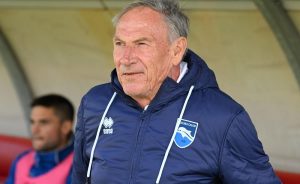 Zeman provoca: “Ci sono pochi giornalisti a Foggia”. I cronisti abbandonano la conferenza Zeman provoca: “Ci sono pochi giornalisti a Foggia”. I cronisti abbandonano la conferenza