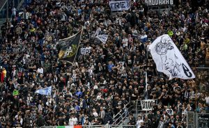 Juventus, ricordo alle vittime della tragedia dell’Heysel: Mole Antonelliana illuminata “+39 Rispetto” (FOTO)