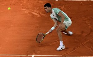 Highlights Alcaraz Tsitsipas 6 2 6 1 7 6, quarti di finale Roland Garros 2023 (VIDEO) Highlights Alcaraz Tsitsipas 6 2 6 1 7 6, quarti di finale Roland Garros 2023 (VIDEO)