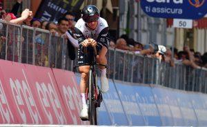Giro d’Italia 2023, bruttissima caduta per Ackermann nella volata di Roma (VIDEO)