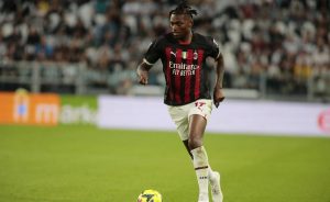 Milan: Leao con la maglia della Juventus nei pantaloncini a fine partita, il calciatore si scusa sui social