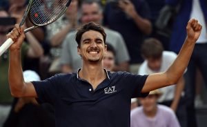 Roland Garros 2023, day 6: capolavoro di Sonego, Musetti inizia a far paura. Fognini, che peccato Roland Garros 2023, day 6: capolavoro di Sonego, Musetti inizia a far paura. Fognini, che peccato