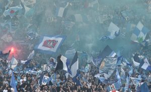 Bologna Napoli, lo striscione dei tifosi azzurri: “Emilia Romagna non mollare”