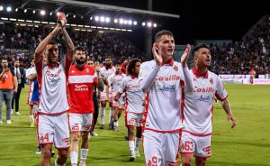 Bari, De Laurentiis: “San Nicola sold out, il nostro tifo è uno spot per il calcio” Bari, De Laurentiis: “San Nicola sold out, il nostro tifo è uno spot per il calcio”
