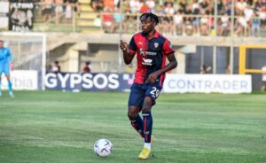 MOVIOLA – Lazio Cagliari, Makoumbou trattiene Guendouzi a campo aperto: giusto il rosso