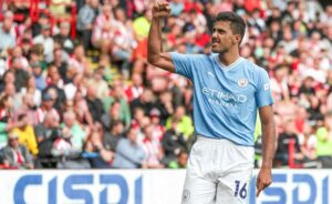 Manchester City Nottingham Forest, follia di Rodri: mani attorno al collo di Gibbs White, espulso Manchester City Nottingham Forest, follia di Rodri: mani attorno al collo di Gibbs White, espulso