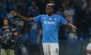 MOVIOLA – Napoli Inter: contatto in area tra Acerbi e Osimhen, i partenopei reclamano un rigore MOVIOLA – Napoli Inter: contatto in area tra Acerbi e Osimhen, i partenopei reclamano un rigore
