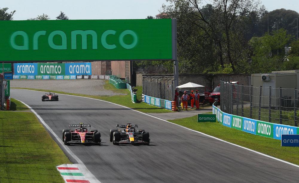 Carlos Sainz e Max Verstappen