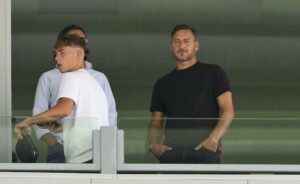 Francesco Totti e la surreale intervista in Cina: “La mia città preferita è Wuhan” (VIDEO) Francesco Totti e la surreale intervista in Cina: “La mia città preferita è Wuhan” (VIDEO)
