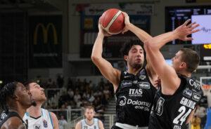 Basket, Serie A1 2023/2024: Trento non sbaglia all’esordio, super Grazulis e Cremona battuta
