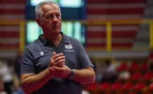 Italvolley femminile, è tempo di rivoluzione: Julio Velasco pronto a prendere il posto di Mazzanti Italvolley femminile, è tempo di rivoluzione: Julio Velasco pronto a prendere il posto di Mazzanti