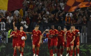 Crollo Roma contro il Genoa, cori dei tifosi contro i giocatori Crollo Roma contro il Genoa, cori dei tifosi contro i giocatori