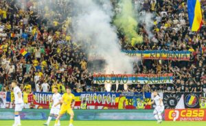 Romania sanzionata dalla Uefa: 40 mila euro di multa e un match a porte chiuse Romania sanzionata dalla Uefa: 40 mila euro di multa e un match a porte chiuse