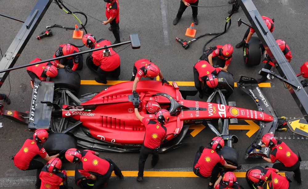 Leclerc pit stop