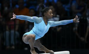 Ginnastica artistica, Biles dopo lo Yurchenko doppio carpiato: “Ce l’ho fatta” Ginnastica artistica, Biles dopo lo Yurchenko doppio carpiato: “Ce l’ho fatta”
