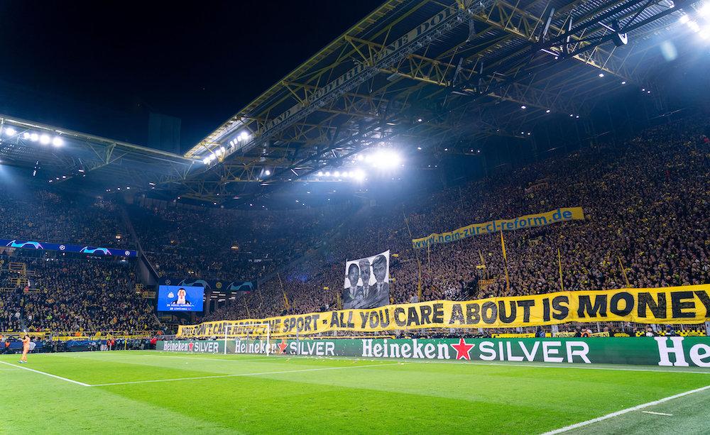 Striscione tifosi Borussia Dortmund
