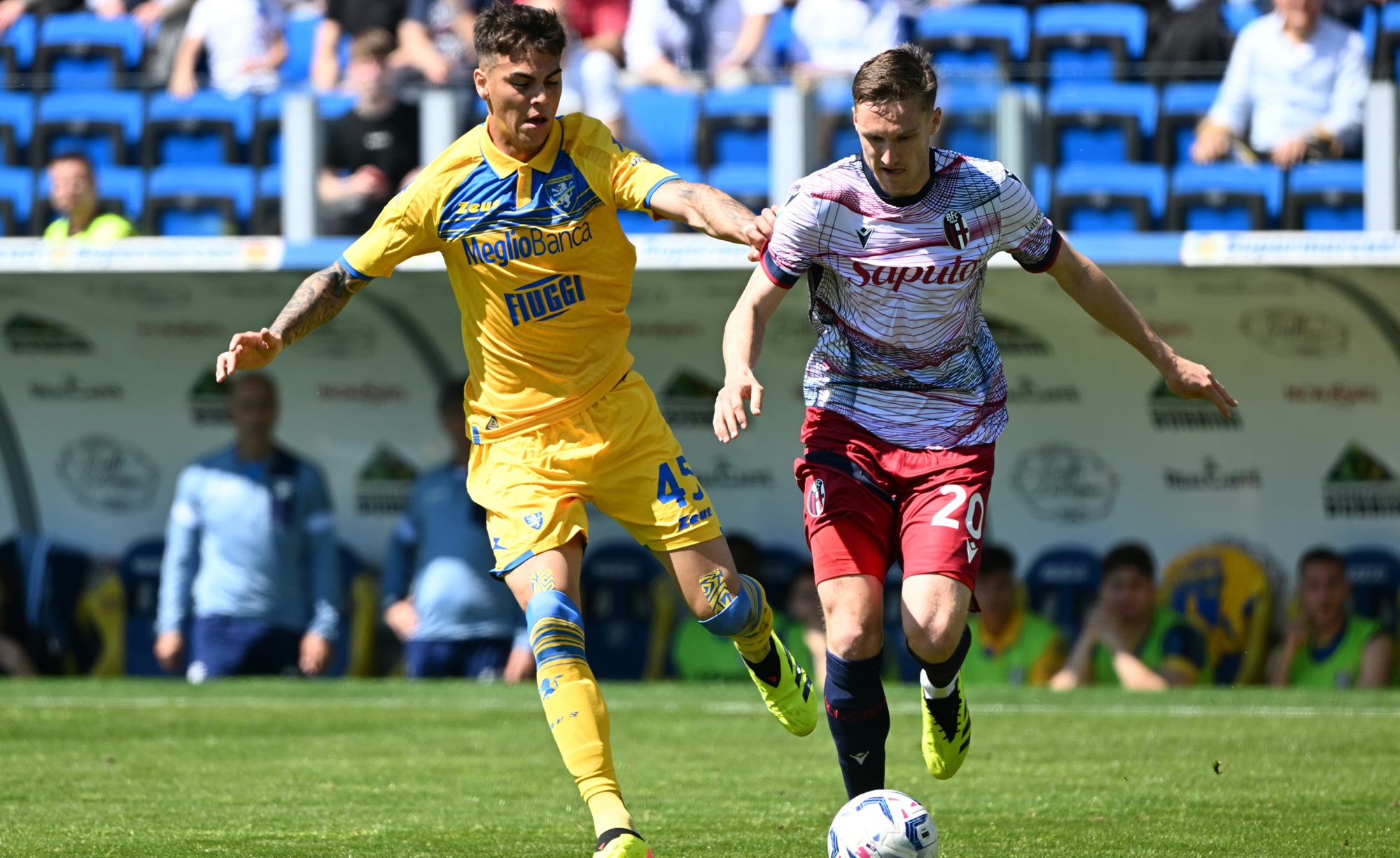 Frosinone-Bologna, Enzo Barrenechea e Michel Aebischer