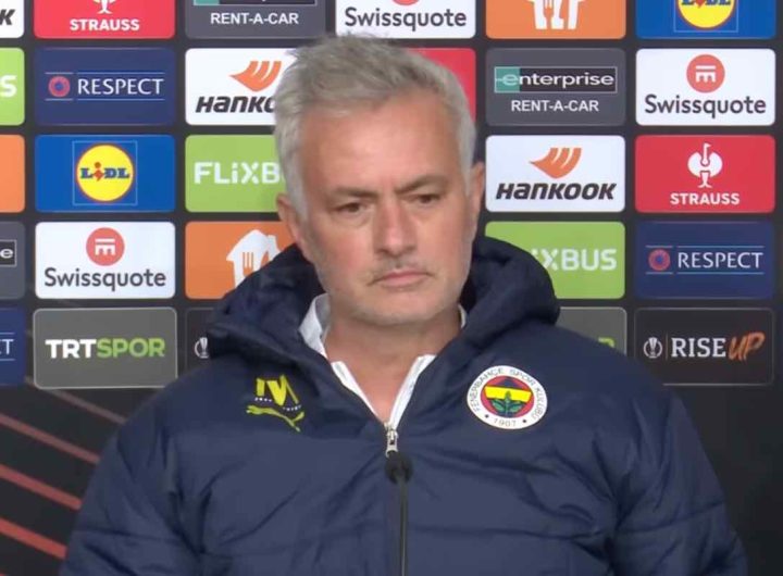 Mourinho in conferenza stampa