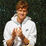 Jannik Sinner applaude
