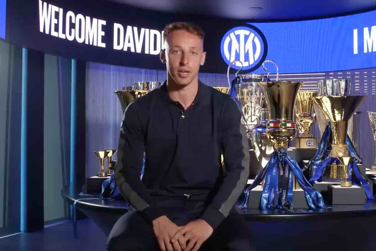 Frattesi nella sala trofei dell'Inter