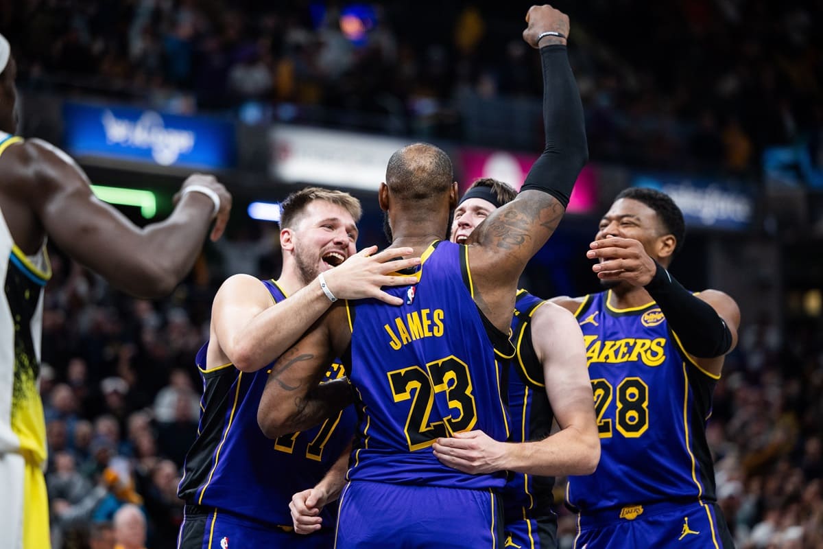 LeBron James esulta con i Los Angeles Lakers - Foto Trevor Ruszkowski / IPA Sipa USA