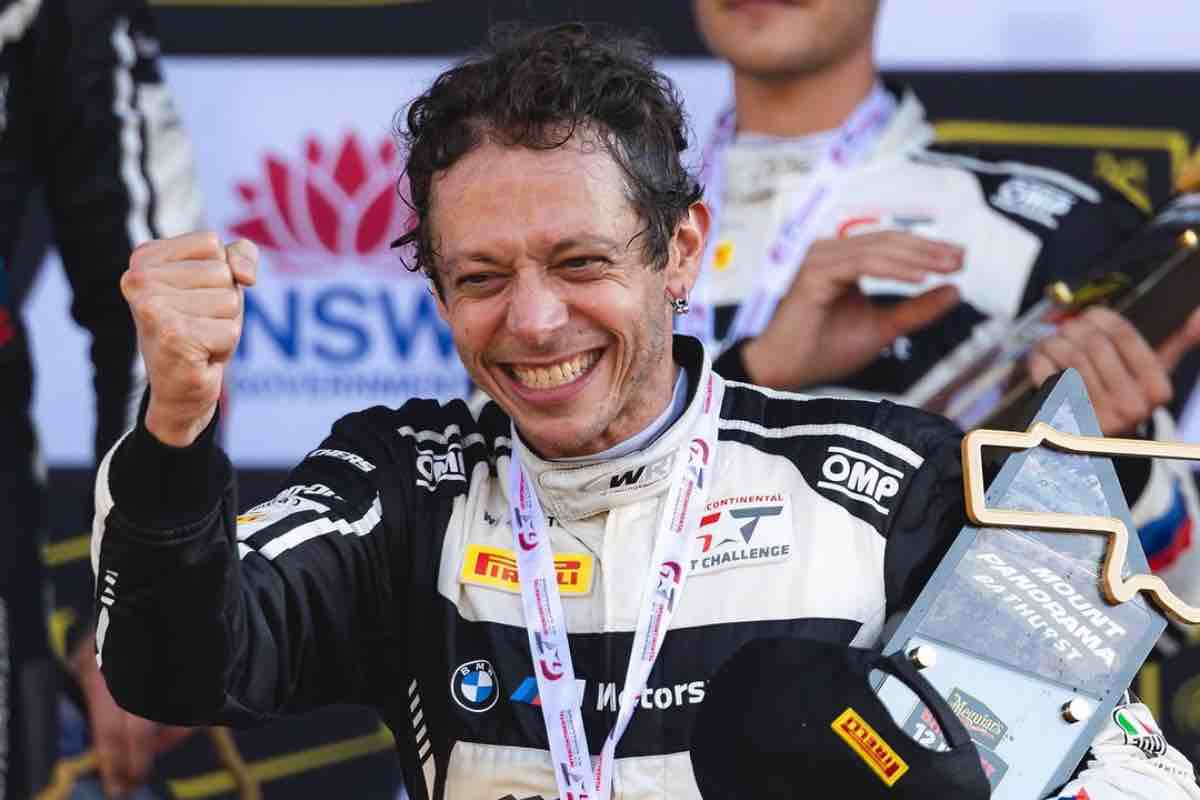 Rossi esulta sul podio