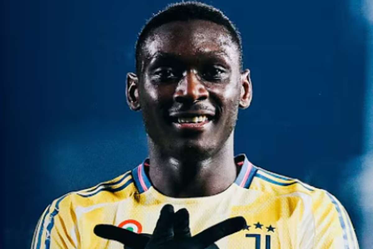 Kolo Muani esulta dopo un gol con la Juve