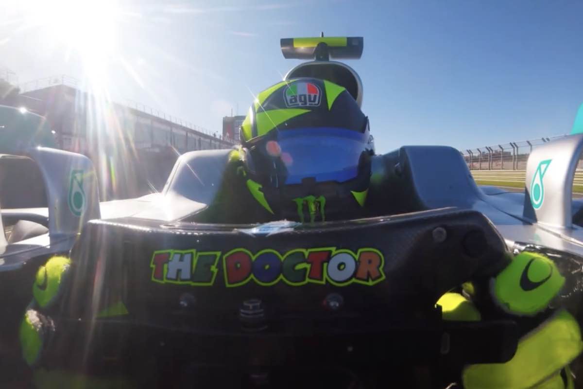 Valentino Rossi al volante della Mercedes F1