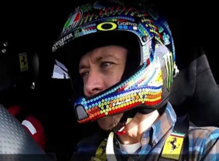 Valentino Rossi su una Ferrari